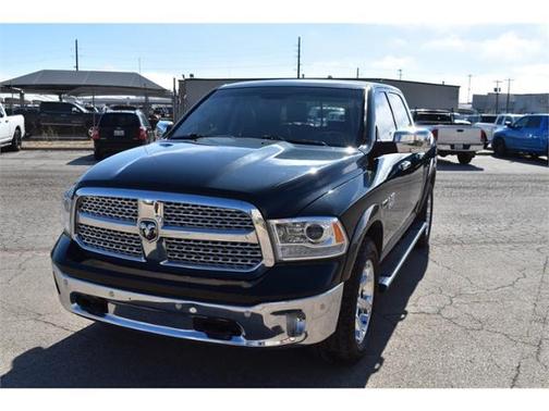 Brilliant Black Crystal Pearlcoat 2018 RAM 1500 Laramie