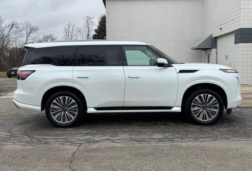 2025 INFINITI QX80 SENSORY AWD