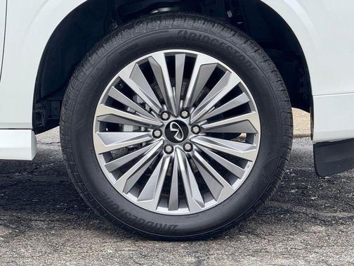 2025 INFINITI QX80 SENSORY AWD