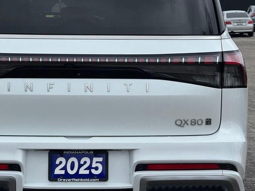 2025 INFINITI QX80 SENSORY AWD