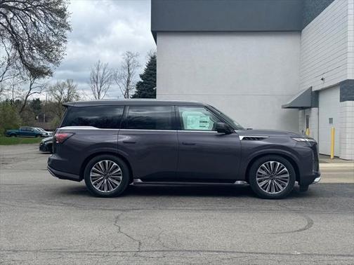 2025 INFINITI QX80 Luxe
