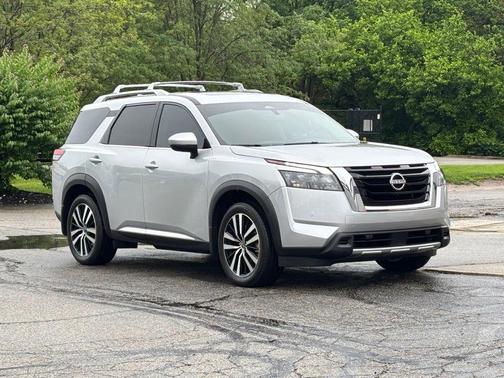 Brilliant Silver Metallic 2025 Nissan Pathfinder Platinum 4WD