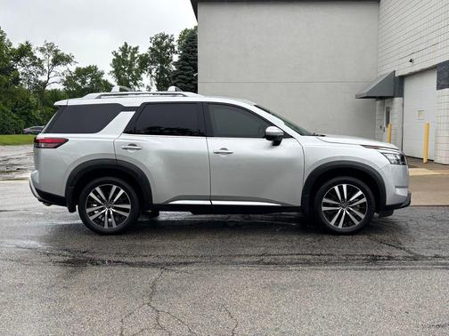 Brilliant Silver Metallic 2025 Nissan Pathfinder Platinum 4WD