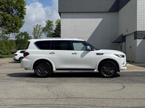 2024 INFINITI QX80 SENSORY AWD