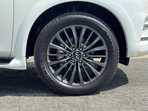 2024 INFINITI QX80 SENSORY AWD