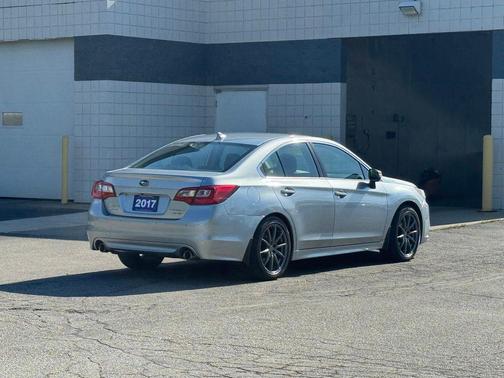 Ice Silver Metallic 2017 Subaru Legacy Limited