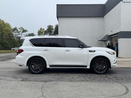 2024 INFINITI QX80 SENSORY AWD