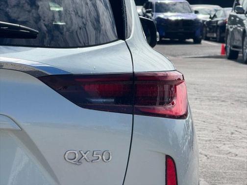 2022 INFINITI QX50 LUXE AWD