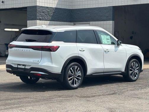 Radiant White 2027 INFINITI QX60 LUXE AWD