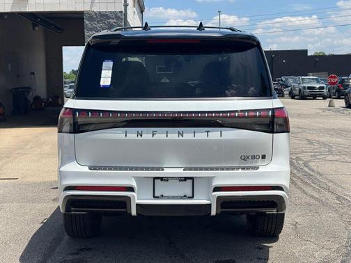 White / Black 2026 INFINITI QX80 AUTOGRAPH AWD