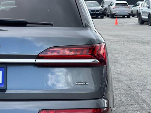 2021 Audi Q7 55 Premium Plus
