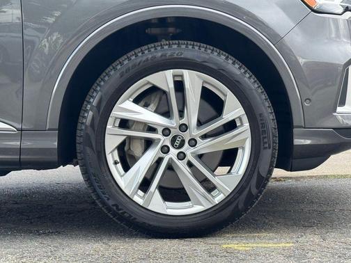 2021 Audi Q7 55 Premium Plus