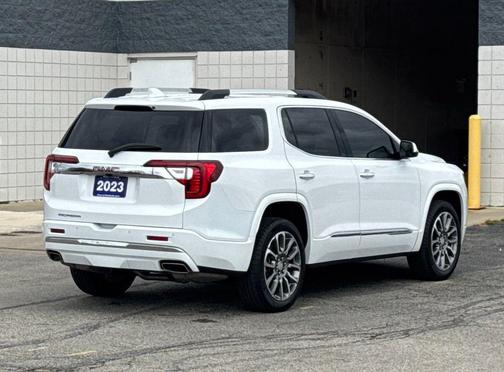 2023 GMC Acadia Denali