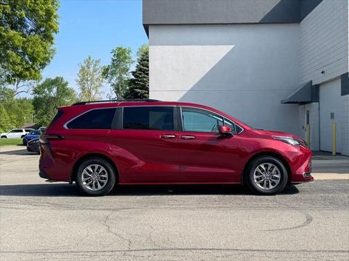 2023 Toyota Sienna XLE 7 Passenger