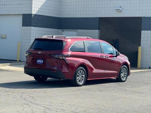 2023 Toyota Sienna XLE 7 Passenger