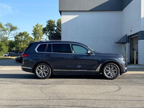 2022 BMW X7 xDrive40i