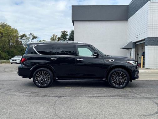 2024 INFINITI QX80 SENSORY AWD