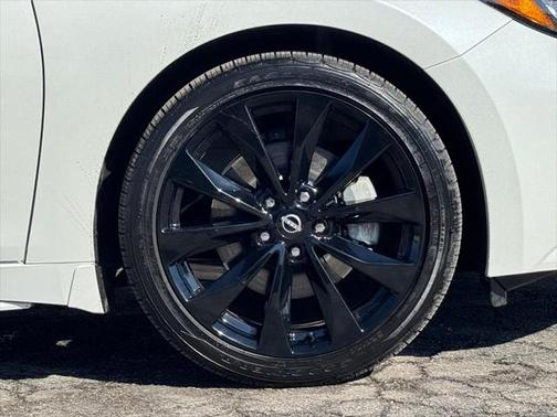 2023 Nissan Maxima SR Xtronic CVT