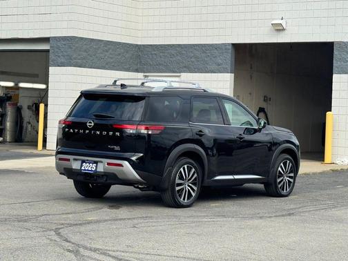 2025 Nissan Pathfinder Platinum 4WD