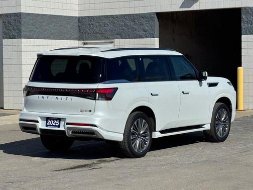 2025 INFINITI QX80 SENSORY AWD