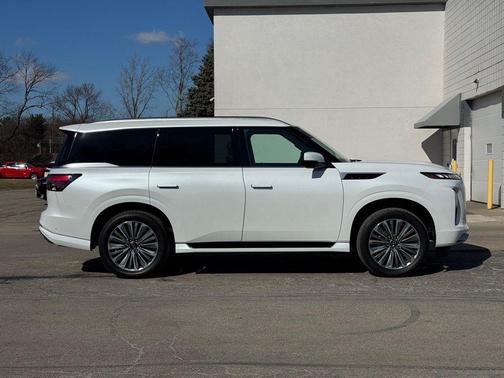 2025 INFINITI QX80 SENSORY AWD