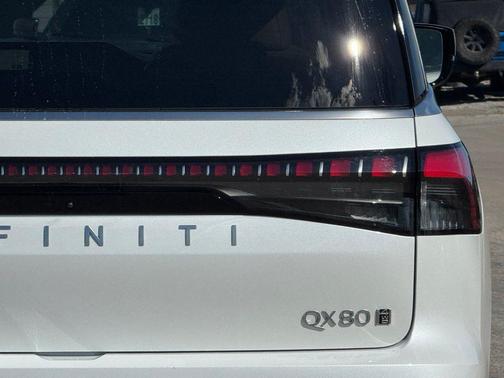 2025 INFINITI QX80 SENSORY AWD