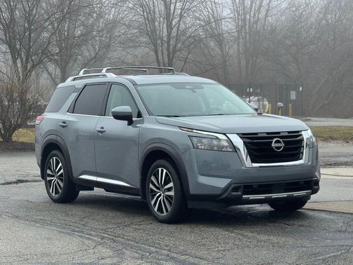 2025 Nissan Pathfinder Platinum 4WD