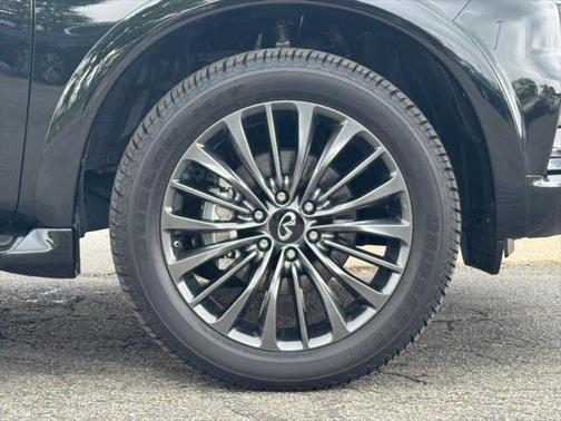 2024 INFINITI QX80 SENSORY AWD