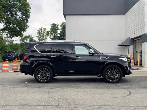 2024 INFINITI QX80 SENSORY AWD