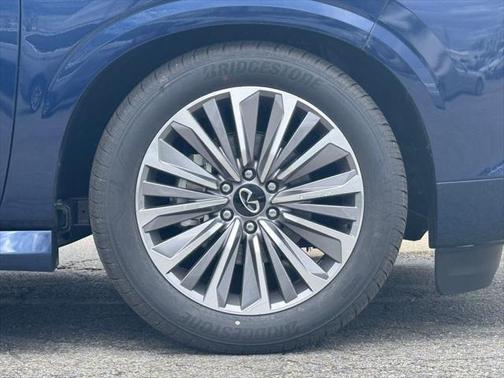 2025 INFINITI QX80 Luxe