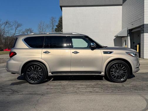 2024 INFINITI QX80 SENSORY AWD