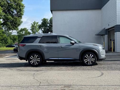 2024 Nissan Pathfinder Platinum 4WD
