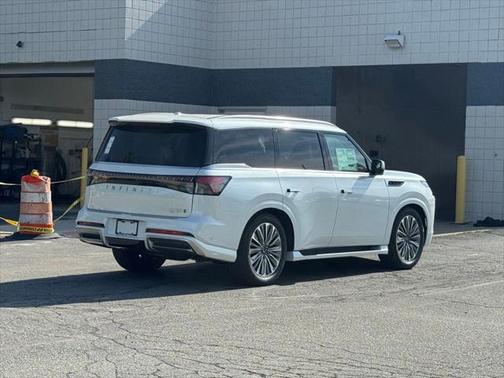 2025 INFINITI QX80 Luxe