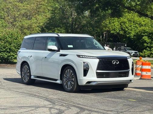 2025 INFINITI QX80 Luxe