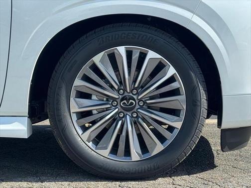 2025 INFINITI QX80 Luxe