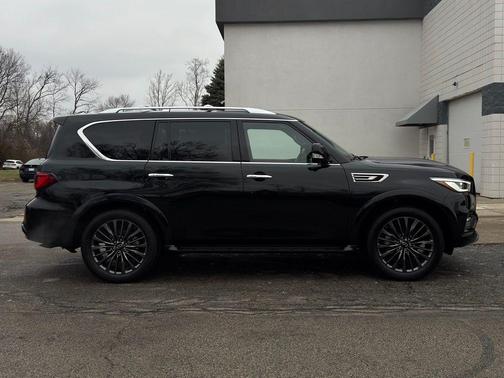 2024 INFINITI QX80 SENSORY AWD