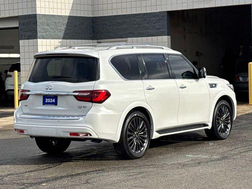 2024 INFINITI QX80 SENSORY AWD