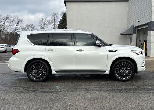 2024 INFINITI QX80 SENSORY AWD