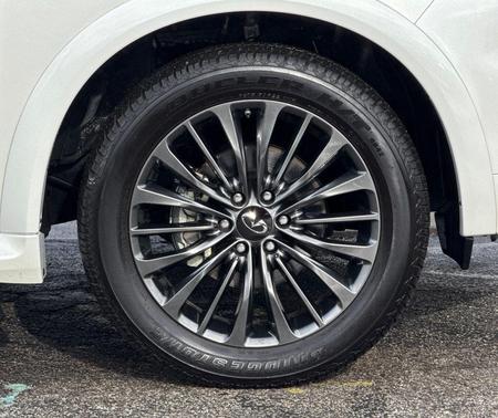 2024 INFINITI QX80 SENSORY AWD