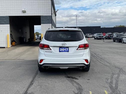 2017 Hyundai SANTA FE SE