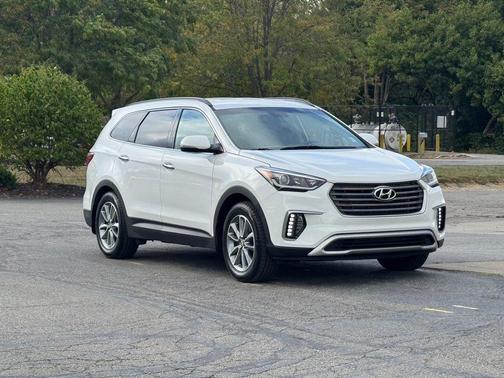 2017 Hyundai SANTA FE SE