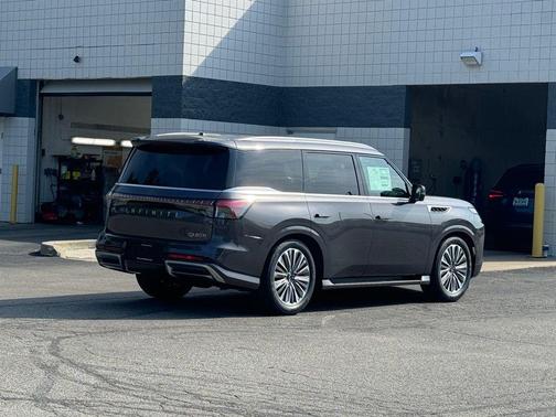2025 INFINITI QX80 Luxe