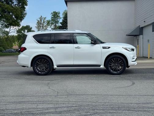2024 INFINITI QX80 SENSORY AWD