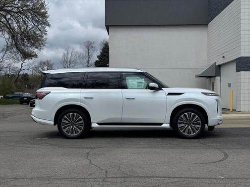2025 INFINITI QX80 Luxe