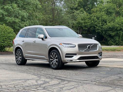 2023 Volvo XC90 B5 Plus