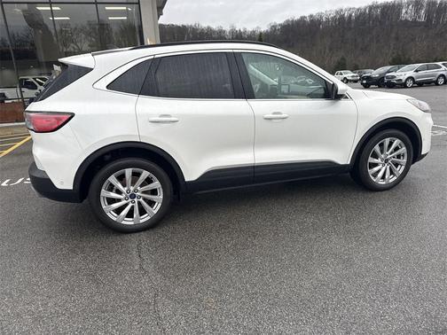 2022 Ford Escape Titanium Hybrid