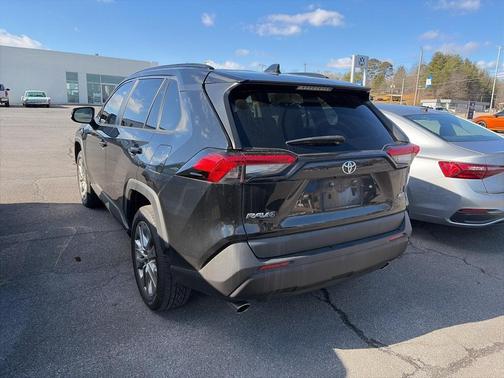 2022 Toyota RAV4 XLE Premium