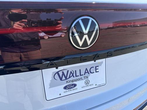 2025 Volkswagen Atlas Cross Sport 2.0T SEL R-Line Black