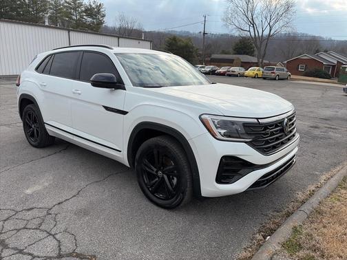 2025 Volkswagen Atlas Cross Sport 2.0T SEL R-Line Black