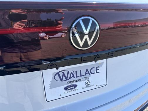 2025 Volkswagen Atlas Cross Sport 2.0T SEL R-Line Black